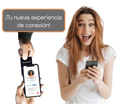 Código QR de una tarjeta WowCard siendo escaneado por un celular