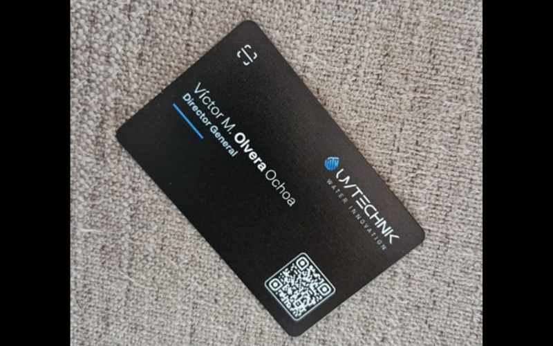 Tarjeta de presentación inteligente WowCard diseñada para UVTECHNIK en Queretaro
